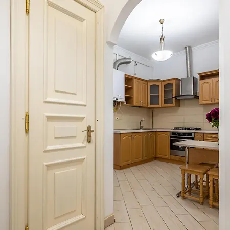 アパート On Halytska Street リヴィウ