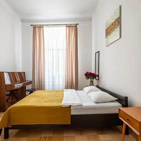 Apartamento On Halytska Street