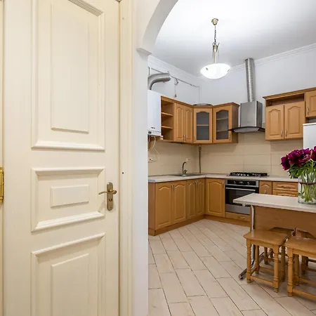 On Halytska Street 利沃夫